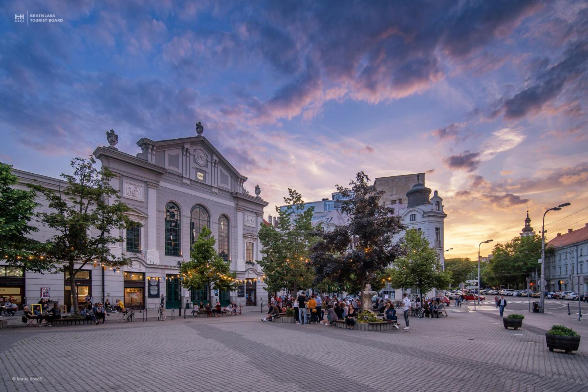 Majestic Old Town Apartments Bratislava Buitenkant foto